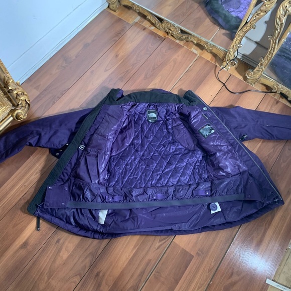 Women’s North face hyVent performance waterproof jacket perfect size XS rain - Picture 9 of 9